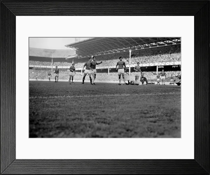 Framed Print : Sport. Football. Everton v. Nottingham Forest. Action from the match Framed Print : Sport. Football. Everton v. Nottingham Forest. Action from the match