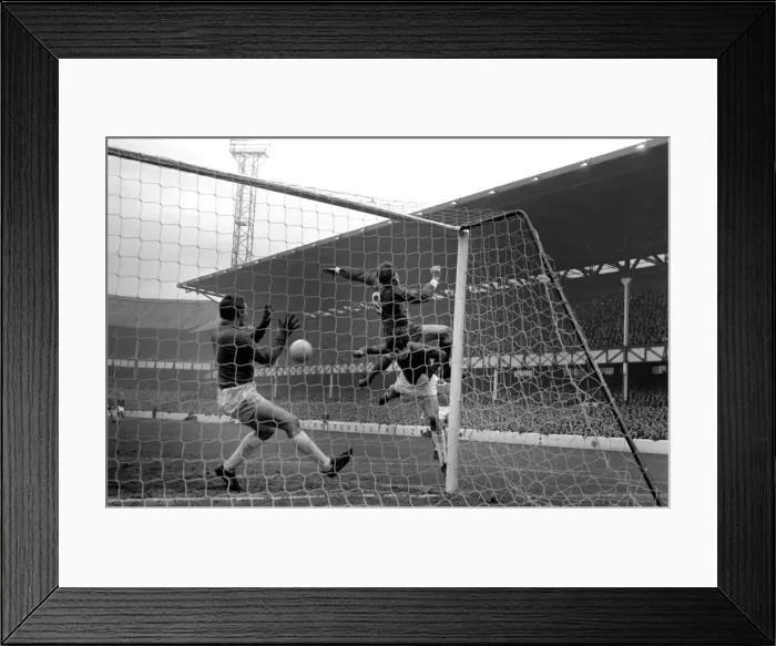 Framed Print : English League Division One match at Goodison Park Everton 0 v Liverpool 3 Framed Print : English League Division One match at Goodison Park Everton 0 v Liverpool 3