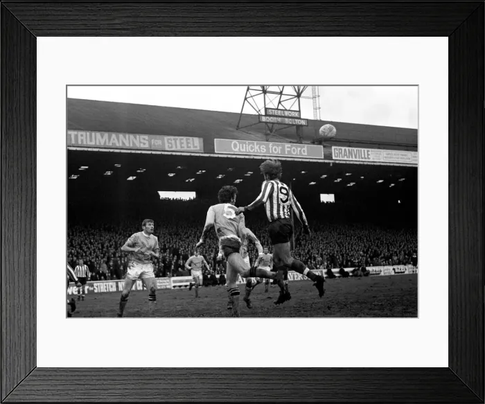Framed Print : English League Division One match at Maine Road Manchester City 1 v Southampton 0