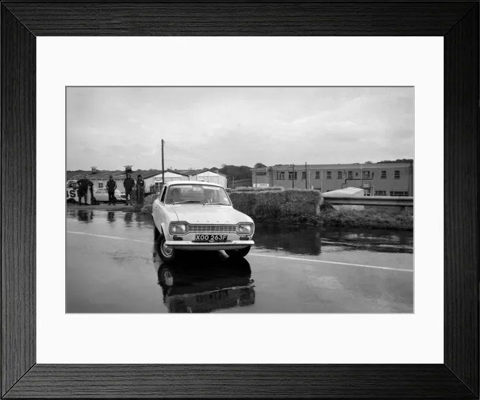 Framed Print : Jimmy Greaves, of Tottenham Hosppur and England, pictured training for the Daily Mirror Framed Print : Jimmy Greaves, of Tottenham Hosppur and England, pictured training for the Daily Mirror