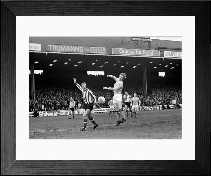Framed Print : English League Division One match at Maine Road Manchester City 1 v Southampton 0 Framed Print : English League Division One match at Maine Road Manchester City 1 v Southampton 0