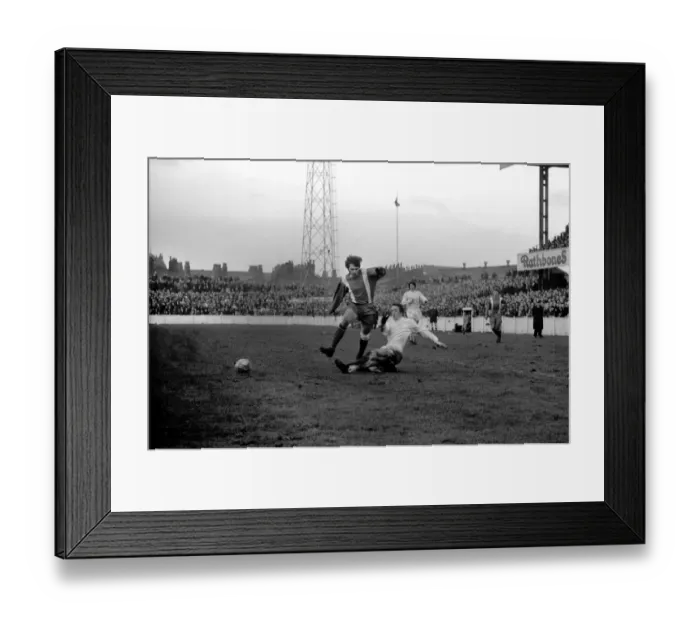 Framed Print : Wigan v Port Vale FA Cup Round One 1969  /  70 Season Wigan winger Breen tries to get
