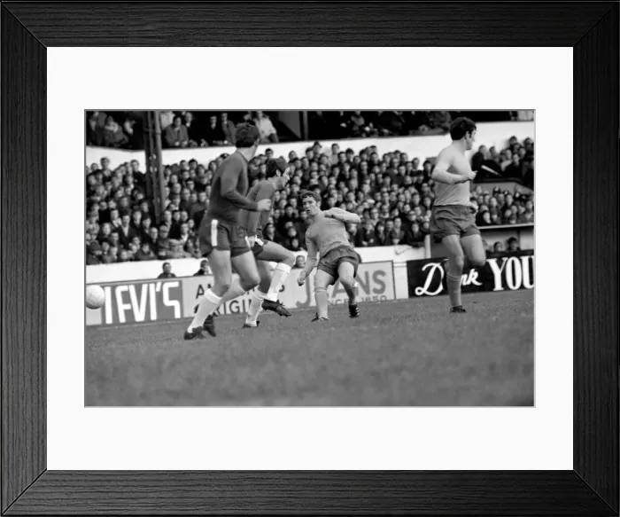 Framed Print : English League Division One match at Stamford Bridge Chelsea 1 v Everton 1 Framed Print : English League Division One match at Stamford Bridge Chelsea 1 v Everton 1