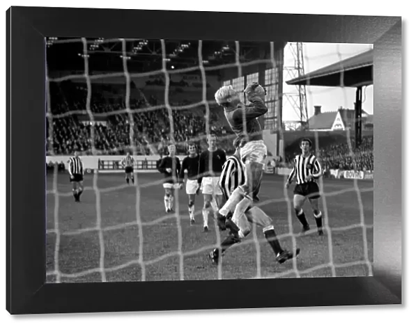 Burnley v. Newcastle. Burnley keeper Mello climbs above Wyn Davies to collect a corner
