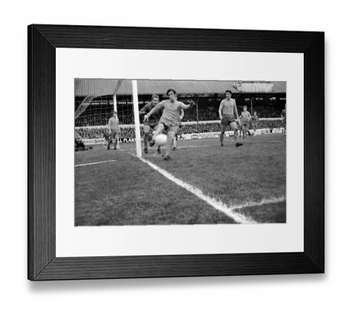 Framed Print : English League Division One match at Stamford Bridge Chelsea 1 v Everton 1