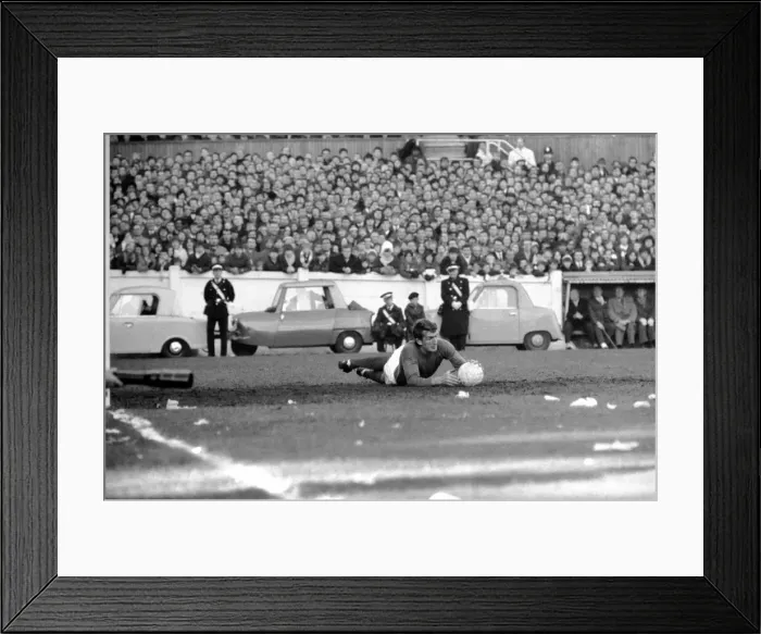 Framed Print : English League Division One match at Highfield Road Coventry City 1 v Manchester