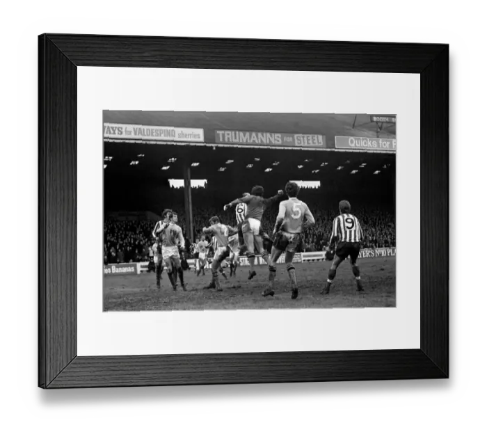 Framed Print : English League Division One match at Maine Road Manchester City 1 v Southampton 0 Framed Print : English League Division One match at Maine Road Manchester City 1 v Southampton 0