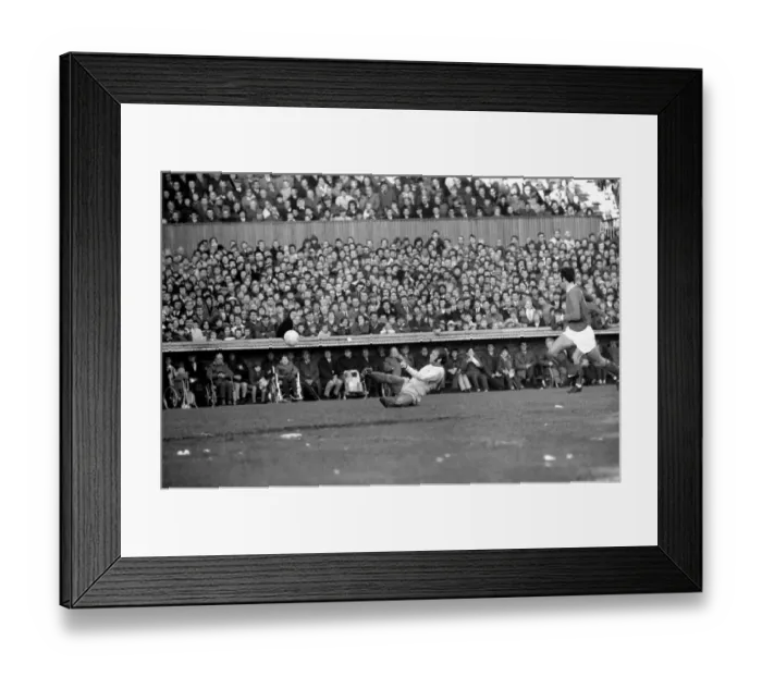 Framed Print : English League Division One match at Highfield Road Coventry City 1 v Manchester