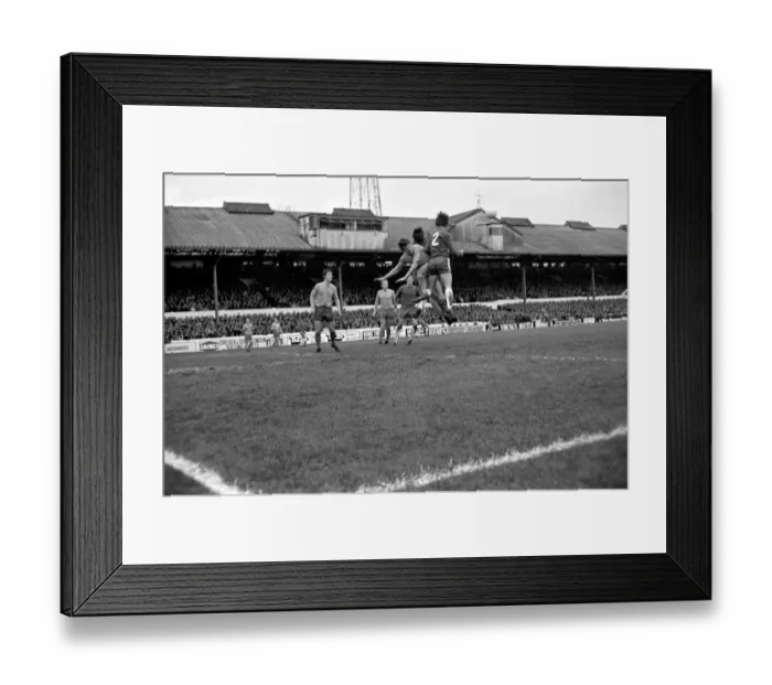 Framed Print : English League Division One match at Stamford Bridge Chelsea 1 v Everton 1 Framed Print : English League Division One match at Stamford Bridge Chelsea 1 v Everton 1