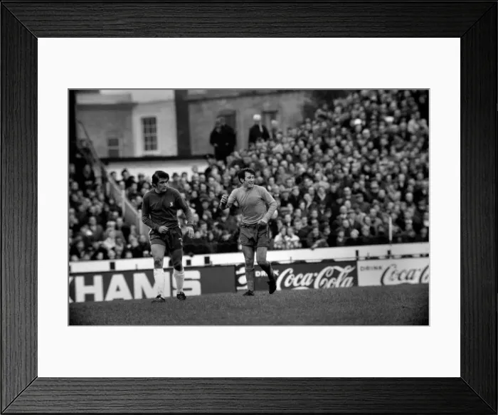 Framed Print : English League Division One match at Stamford Bridge Chelsea 1 v Everton 1 Framed Print : English League Division One match at Stamford Bridge Chelsea 1 v Everton 1