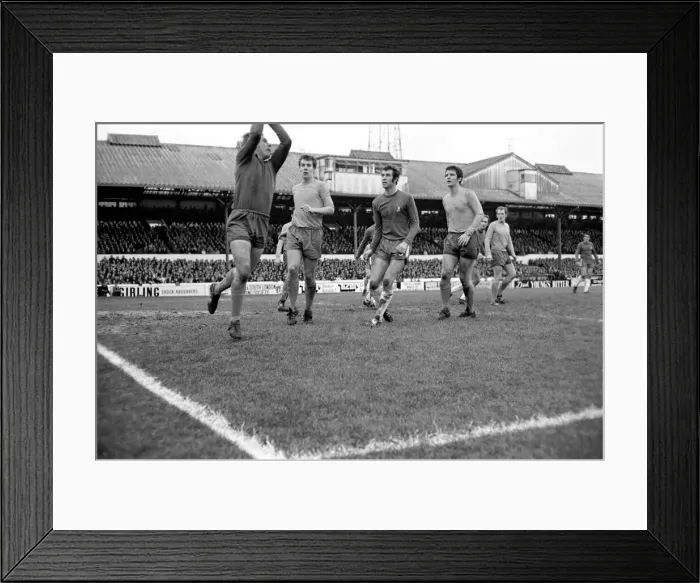 Framed Print : English League Division One match at Stamford Bridge Chelsea 1 v Everton 1
