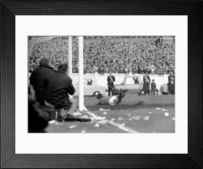Framed Print : English League Division One match at Highfield Road Coventry City 1 v Manchester Framed Print : English League Division One match at Highfield Road Coventry City 1 v Manchester