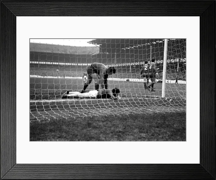 Framed Print : English League Division One match at Goodison Park Everton 0 v Liverpool 3 Framed Print : English League Division One match at Goodison Park Everton 0 v Liverpool 3