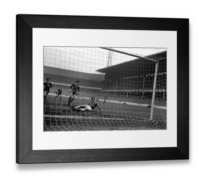 Framed Print : English League Division One match at Goodison Park Everton 0 v Liverpool 3 Framed Print : English League Division One match at Goodison Park Everton 0 v Liverpool 3