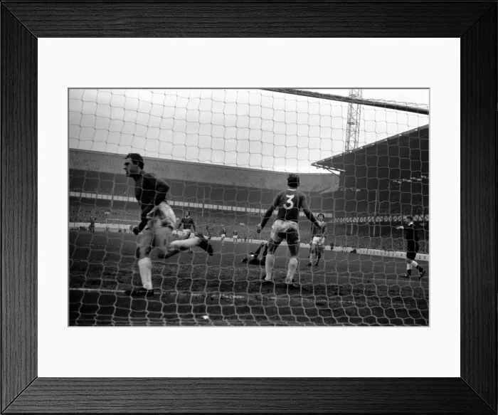 Framed Print : English League Division One match at Goodison Park Everton 0 v Liverpool 3 Framed Print : English League Division One match at Goodison Park Everton 0 v Liverpool 3
