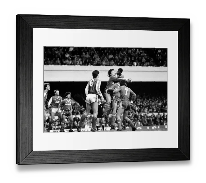 Framed Print : Arsenal 3 v. Luton 0. Division One Football. December 1986 LF21-22-035 Framed Print : Arsenal 3 v. Luton 0. Division One Football. December 1986 LF21-22-035