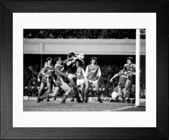 Framed Print : Arsenal 3 v. Luton 0. Division One Football. December 1986 LF21-22-020 Framed Print : Arsenal 3 v. Luton 0. Division One Football. December 1986 LF21-22-020
