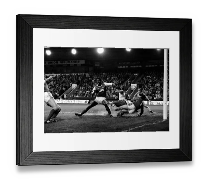 Framed Print : Norwich City 1 v. Arsenal 1. Division One Football. December 1986 LF21-17
