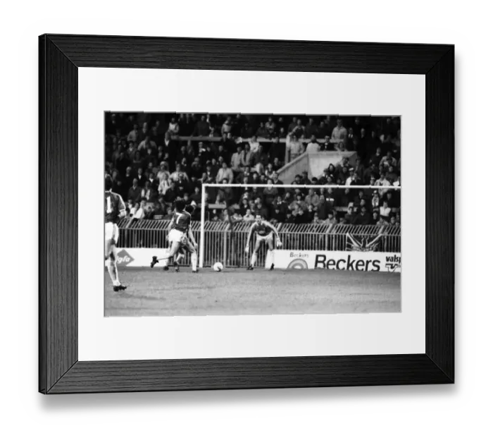 Framed Print : Charlton 0 v. Liverpool 0. Division One Football. December 1986 LF21-21-022