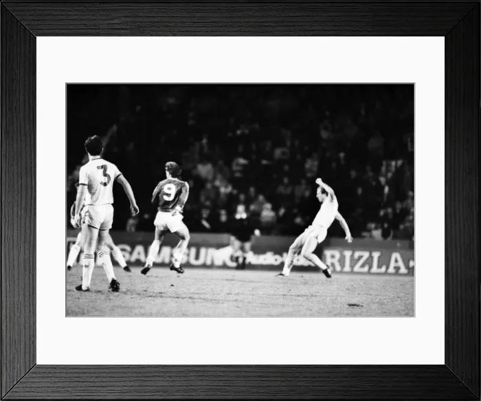 Framed Print : Charlton 0 v. Liverpool 0. Division One Football. December 1986 LF21-21-007 Framed Print : Charlton 0 v. Liverpool 0. Division One Football. December 1986 LF21-21-007