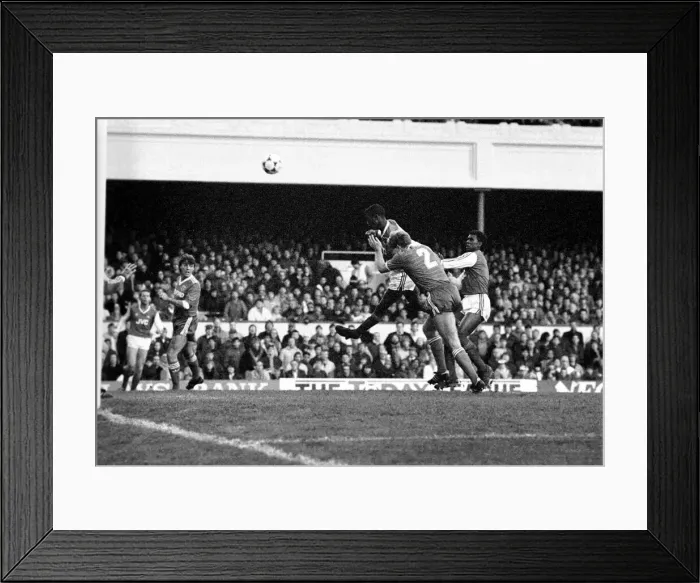 Framed Print : Arsenal 3 v. Luton 0. Division One Football. December 1986 LF21-22-041 Framed Print : Arsenal 3 v. Luton 0. Division One Football. December 1986 LF21-22-041