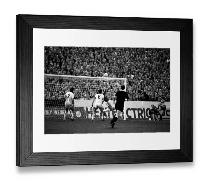 Framed Print : Watford 2 v. Liverpool 0. Division One Football. December 1986 LF21-14-033 Framed Print : Watford 2 v. Liverpool 0. Division One Football. December 1986 LF21-14-033