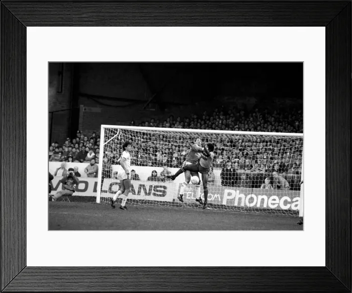 Framed Print : Watford 2 v. Liverpool 0. Division One Football. December 1986 LF21-14-025 Framed Print : Watford 2 v. Liverpool 0. Division One Football. December 1986 LF21-14-025