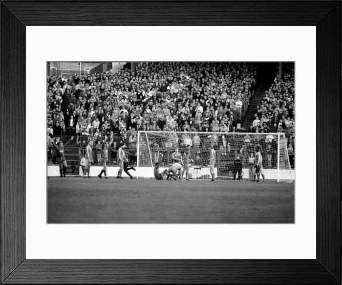 Framed Print : Chelsea 0 v. Wimbledon 4. Division One Football. December 1986 LF21-12-032 Framed Print : Chelsea 0 v. Wimbledon 4. Division One Football. December 1986 LF21-12-032