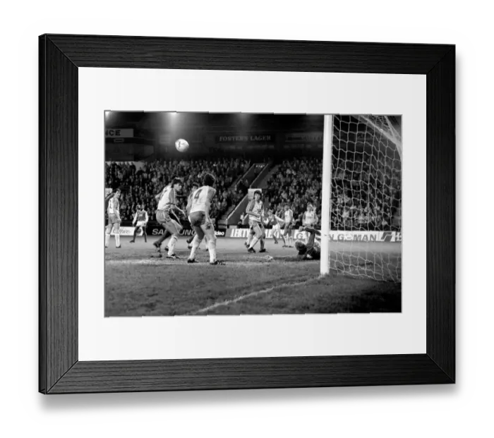 Framed Print : Norwich City 1 v. Arsenal 1. Division One Football. December 1986 LF21-17-041