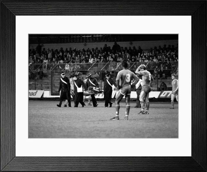 Framed Print : Chelsea 0 v. Wimbledon 4. Division One Football. December 1986 LF21-12-019 Framed Print : Chelsea 0 v. Wimbledon 4. Division One Football. December 1986 LF21-12-019
