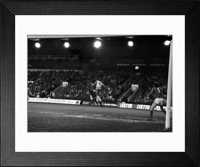 Framed Print : Norwich City 1 v. Arsenal 1. Division One Football. December 1986 LF21-17-031