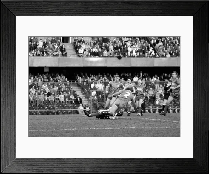Framed Print : Chelsea 0 v. Wimbledon 4. Division One Football. December 1986 LF21-12-101