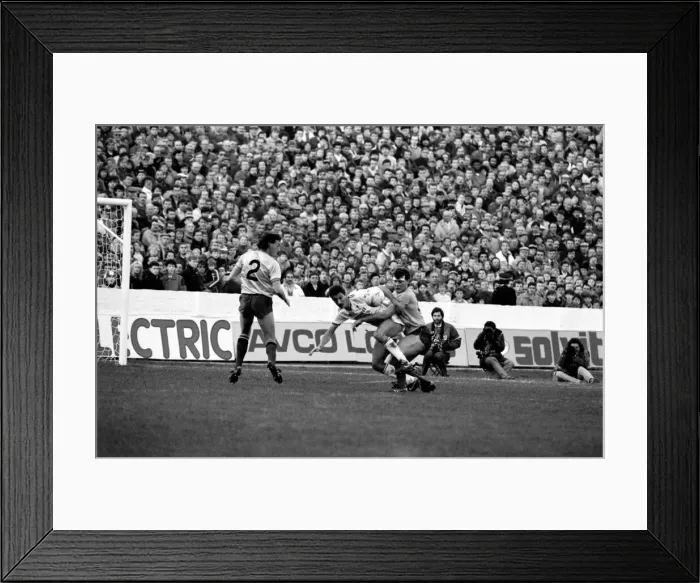 Framed Print : Watford 2 v. Liverpool 0. Division One Football. December 1986 LF21-14-039 Framed Print : Watford 2 v. Liverpool 0. Division One Football. December 1986 LF21-14-039