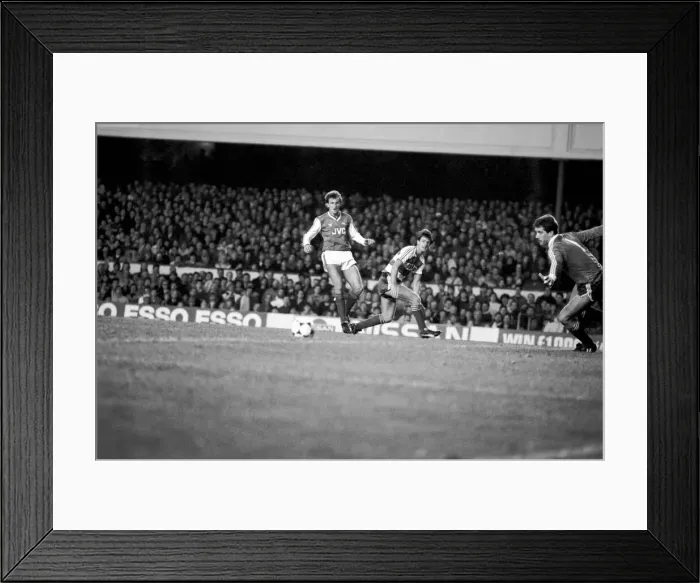 Framed Print : Arsenal 3 v. Queens Park Rangers 1. Division One Football. December 1986 LF21-11-054 Framed Print : Arsenal 3 v. Queens Park Rangers 1. Division One Football. December 1986 LF21-11-054