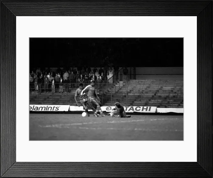 Framed Print : Chelsea 0 v. Wimbledon 4. Division One Football. December 1986 LF21-12-001