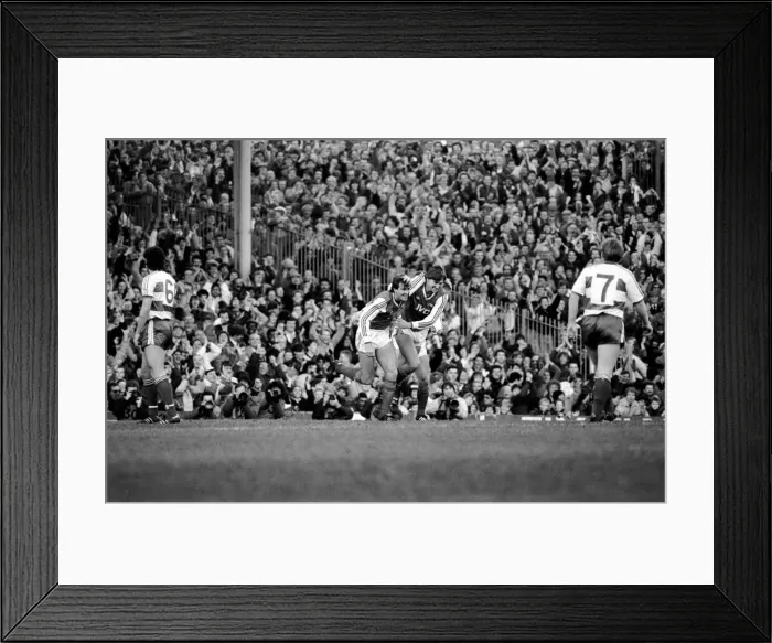 Framed Print : Arsenal 3 v. Queens Park Rangers 1. Division One Football. December 1986 LF21-11-042 Framed Print : Arsenal 3 v. Queens Park Rangers 1. Division One Football. December 1986 LF21-11-042