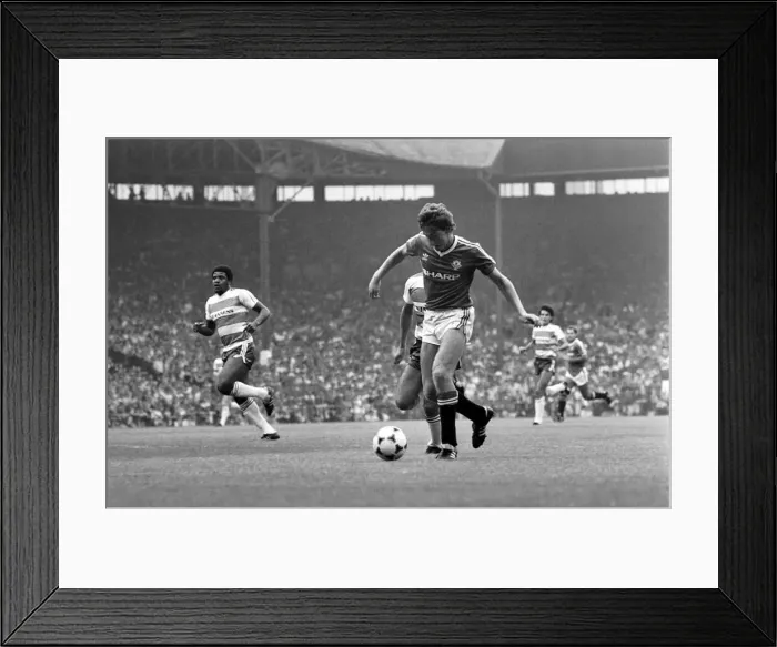 Framed Print : English League Division One match at Old Trafford Manchester United 3 v Queens Park Framed Print : English League Division One match at Old Trafford Manchester United 3 v Queens Park