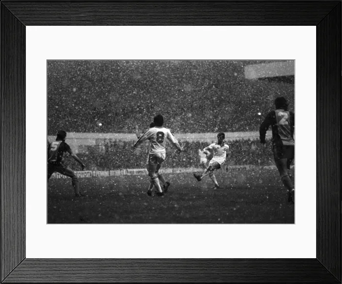 Framed Print : Leeds United 0 v. Southampton 3. Division One Football. January 1981 MF01-07-060 Framed Print : Leeds United 0 v. Southampton 3. Division One Football. January 1981 MF01-07-060
