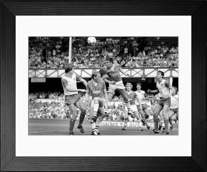Framed Print : English League Division One match Everton 1 v Stoke City 0 August 1983 Framed Print : English League Division One match Everton 1 v Stoke City 0 August 1983