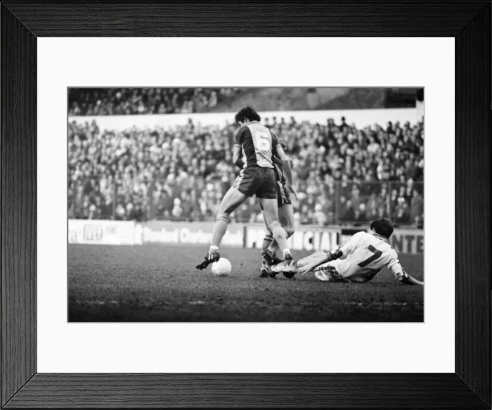 Framed Print : Leeds United 0 v. Southampton 3. Division One Football. January 1981 MF01-07-026 Framed Print : Leeds United 0 v. Southampton 3. Division One Football. January 1981 MF01-07-026