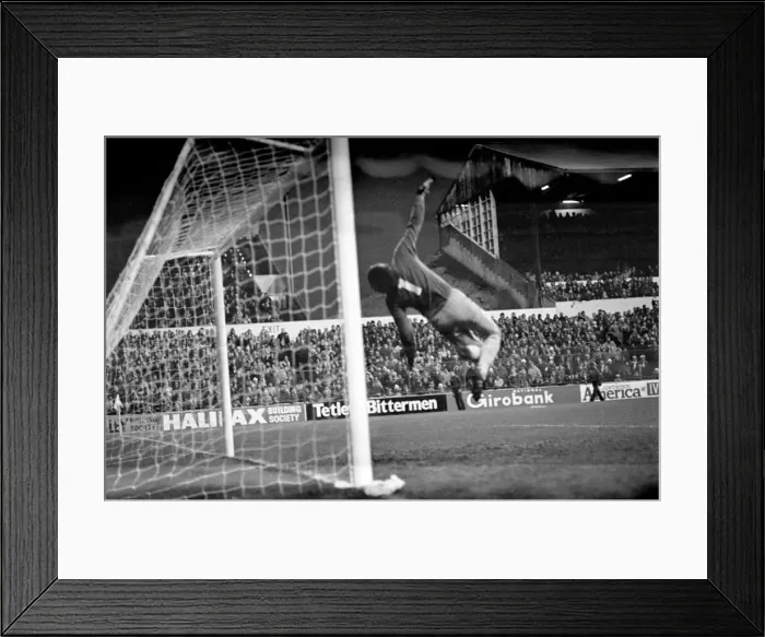Framed Print : Leeds United 1 v. Coventry 1. F. A Cup. January 1981 MF01-02-040 Framed Print : Leeds United 1 v. Coventry 1. F. A Cup. January 1981 MF01-02-040