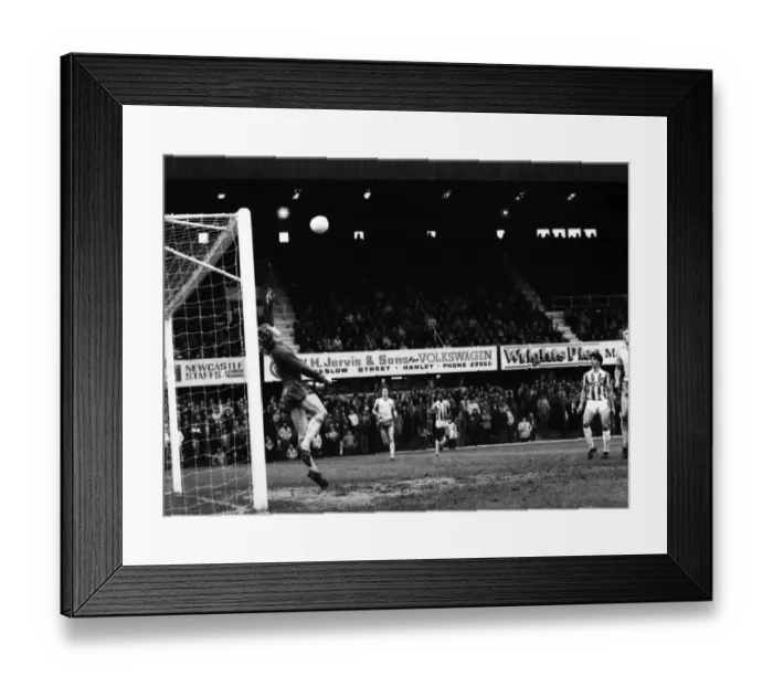 Framed Print : English League Division One match Stoke City 1 v Norwich City 0 January 1983