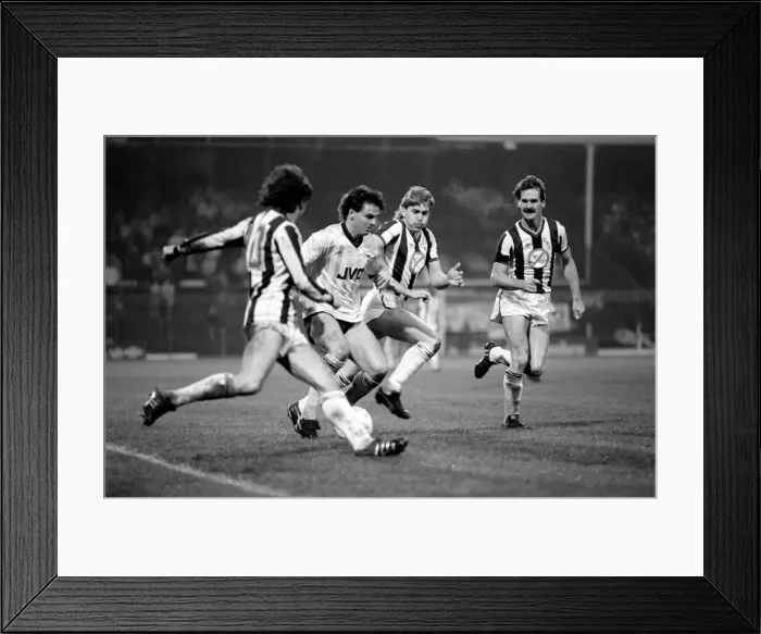 Framed Print : Division One Football 1985  /  86 Season. West Bromwich Albion v Arsenal, The Hawthorn