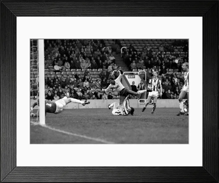 Framed Print : Division One Football 1985 / 86 Season. West Bromwich Albion v Arsenal, The Hawthorn Framed Print : Division One Football 1985 / 86 Season. West Bromwich Albion v Arsenal, The Hawthorn
