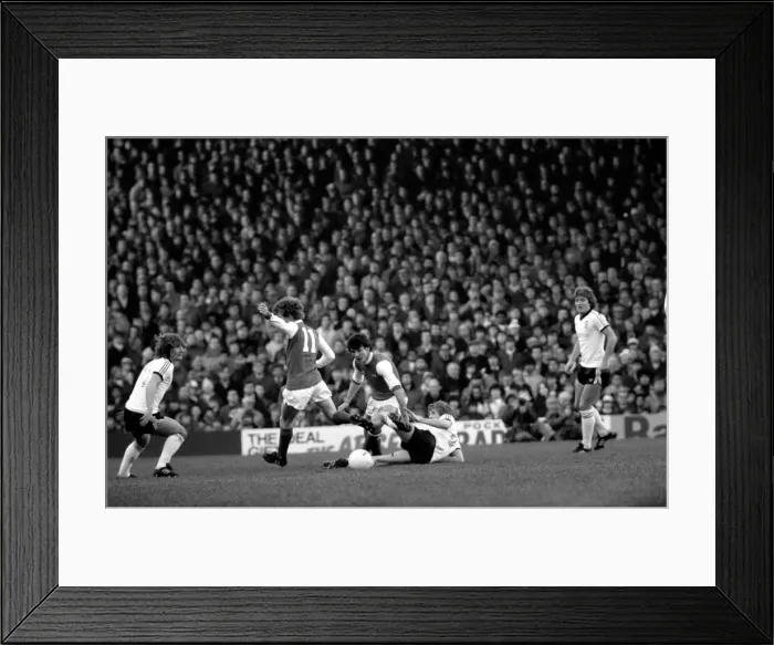 Framed Print : Division One Football 1980 / 81. Arsenal v Ipswich, Highbury Framed Print : Division One Football 1980 / 81. Arsenal v Ipswich, Highbury