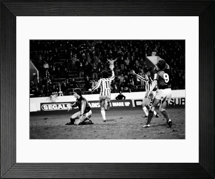 Framed Print : Sheffield Wednesday 4 v. Bristol Rovers 1. Division Two Football. MF01-10-021 Framed Print : Sheffield Wednesday 4 v. Bristol Rovers 1. Division Two Football. MF01-10-021