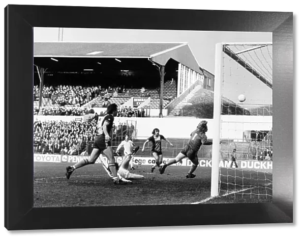 Leeds United 0 v. Southampton 3. Division One Football. January 1981 MF01-07-004