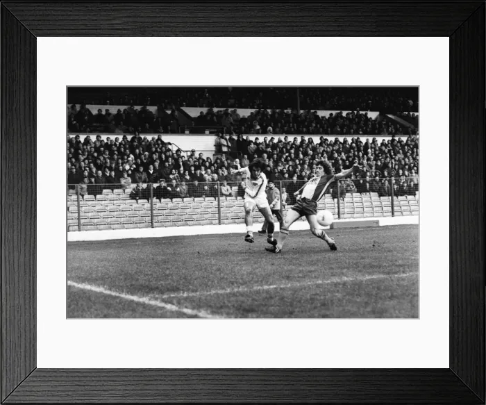 Framed Print : Leeds United 0 v. Southampton 3. Division One Football. January 1981 MF01-07-016 Framed Print : Leeds United 0 v. Southampton 3. Division One Football. January 1981 MF01-07-016
