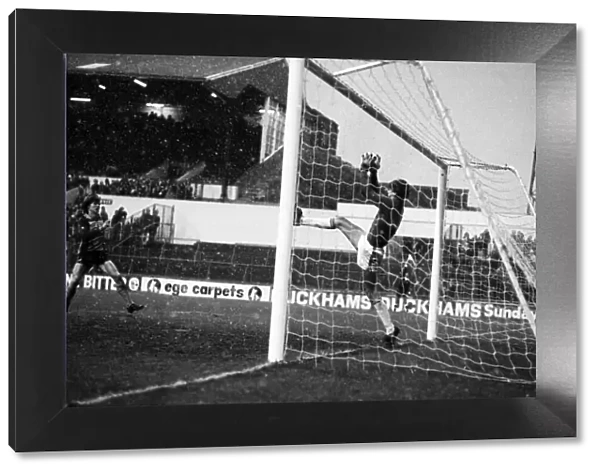 Leeds United 0 v. Southampton 3. Division One Football. January 1981 MF01-07-018