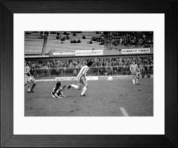 Framed Print : Sheffield Wednesday 4 v. Bristol Rovers 1. Division Two Football. MF01-10-011 Framed Print : Sheffield Wednesday 4 v. Bristol Rovers 1. Division Two Football. MF01-10-011